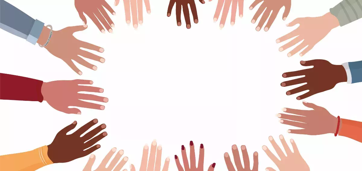 Hände von Menschen aus verschiedenen Nationen in einem Kreis angeordnet. Grafik: Adobe Stock | melita | 464812488