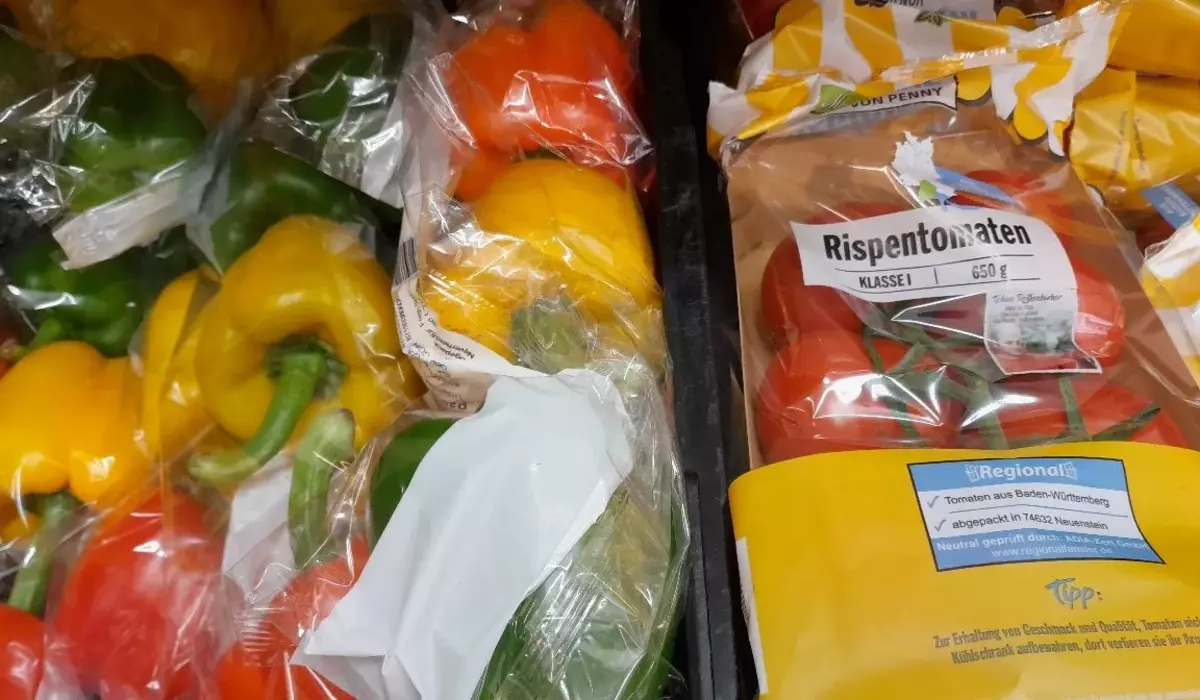 Plastikverpackungen Gemüse 2025. Foto: LpB BW Plastikverpackungen Gemüse 2025. Foto: LpB BW