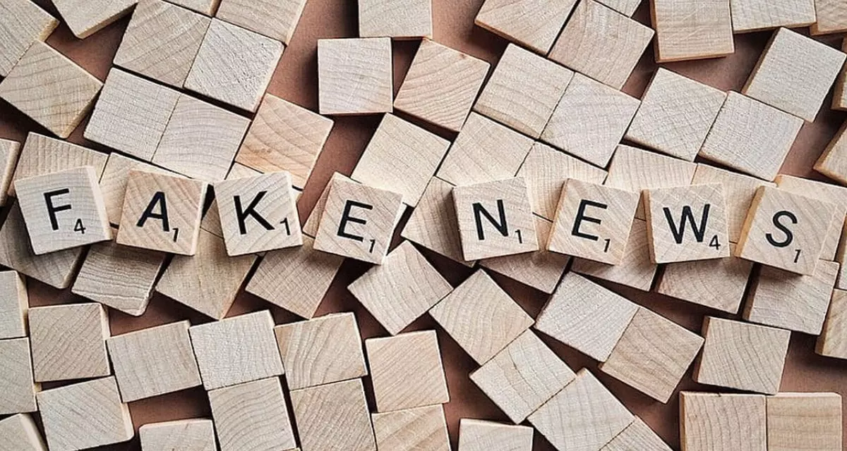 Das Wort Fake News aus Scrabble-Buchstaben. Bild: piqsels.com | gemeinfrei 